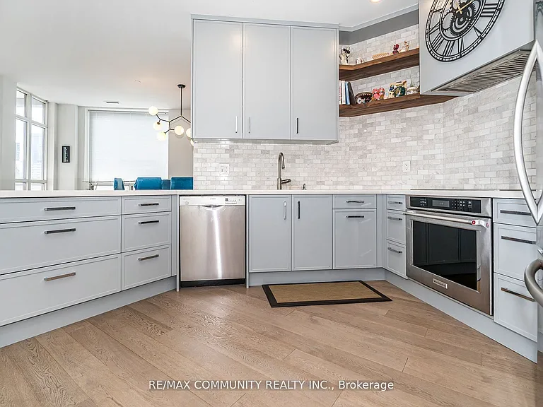 980 Yonge St #513 — Photo 12