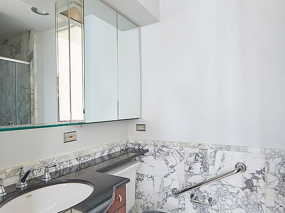 4th image of 401 E 60th St APT 31B