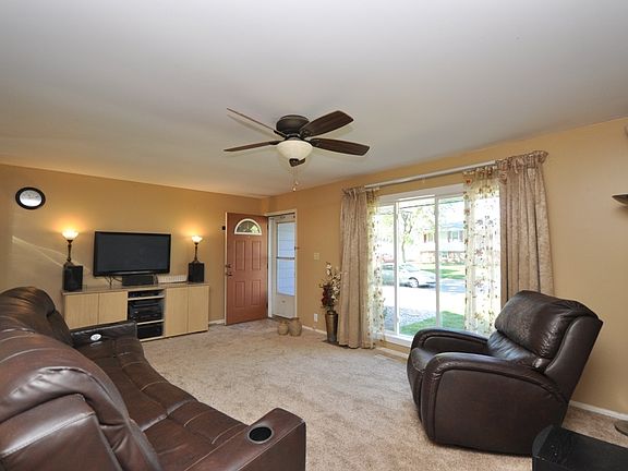 3rd image of 2900 N Richmond Dr