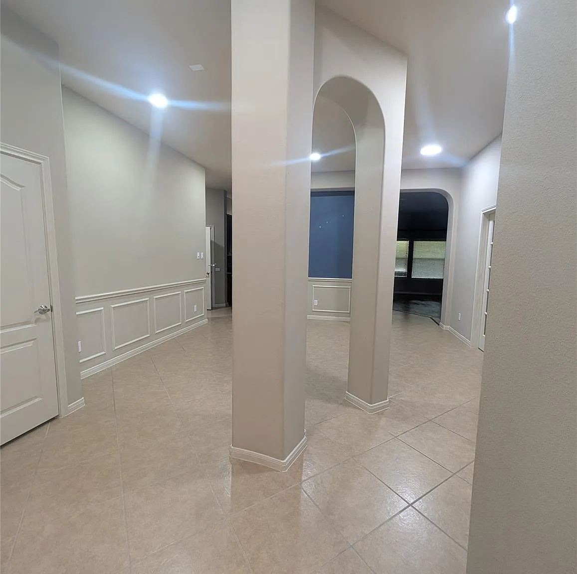 4 bed, 3.0 bath, 2433 sqft, $2,600 — Photo 4