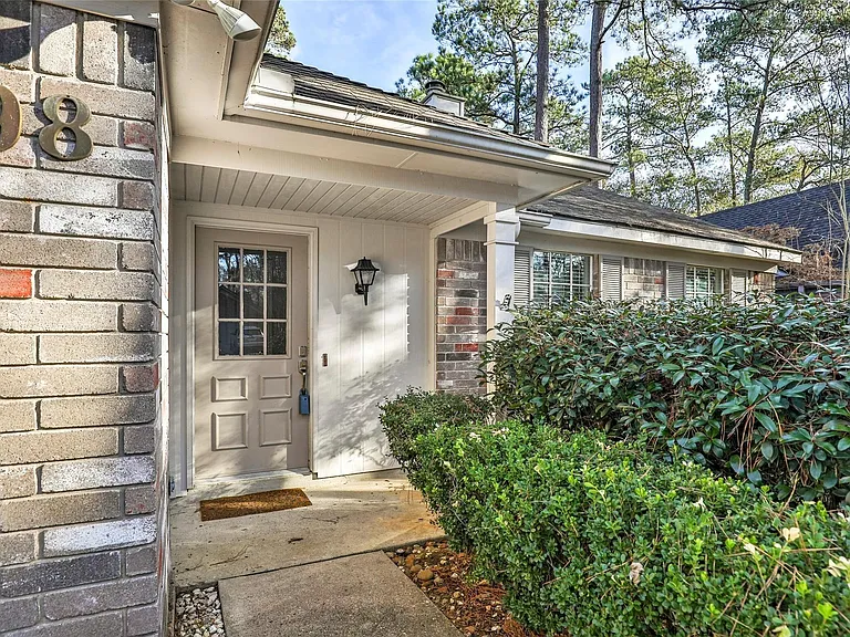 98 S Village Knoll Cir — Photo 2