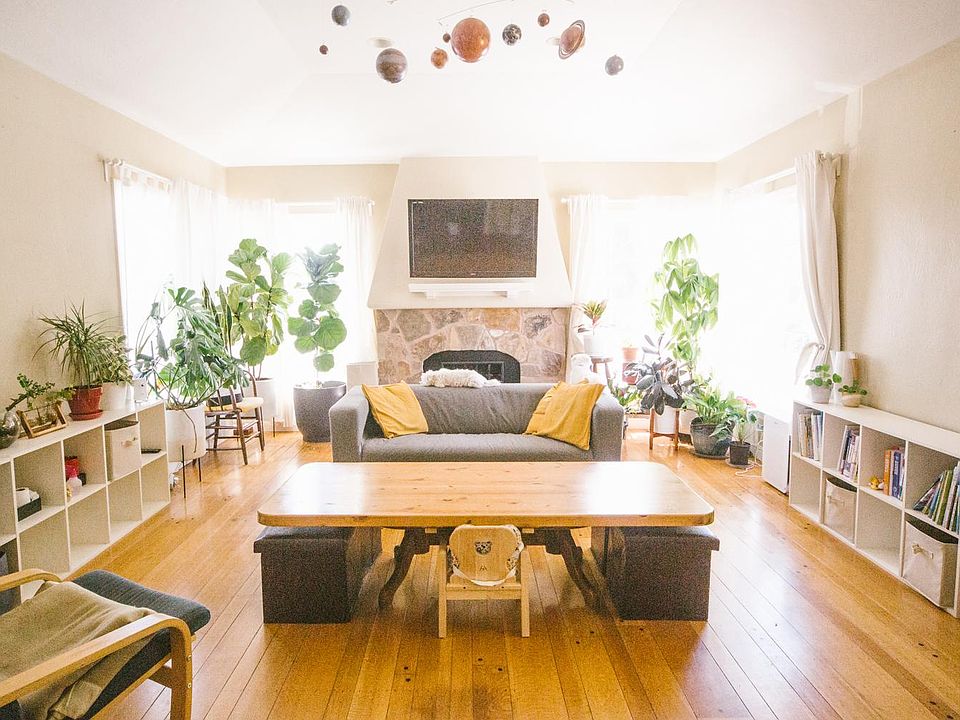 1st image of 2715 Barrett Ave