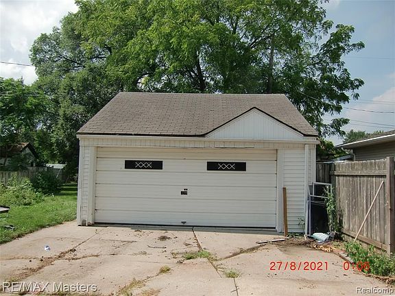 2nd image of 30718 Adams Dr