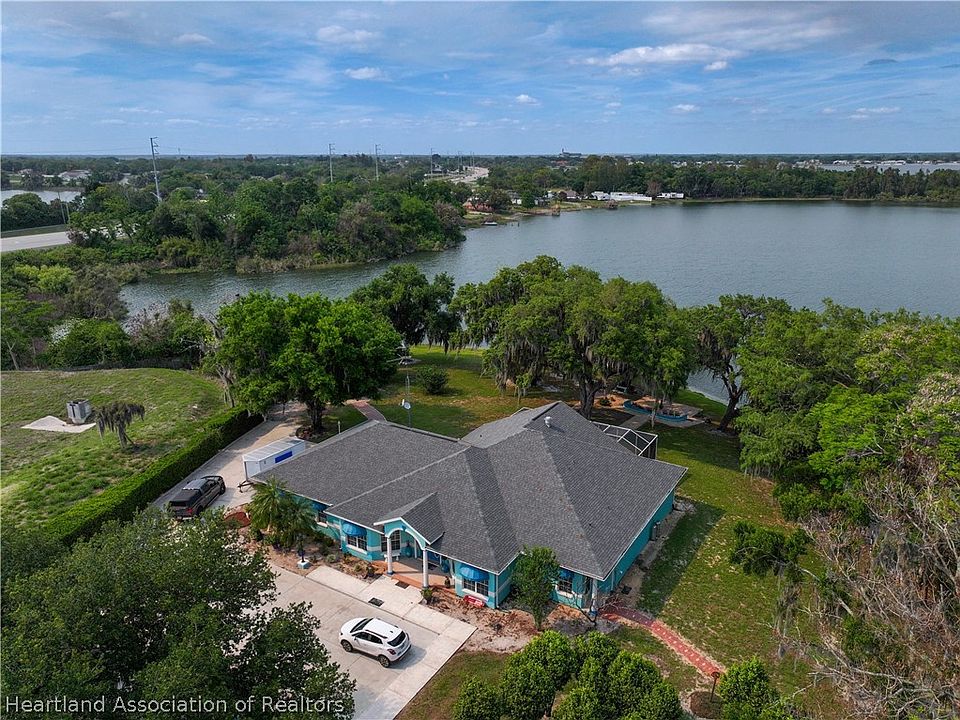 1st image of 1002 W Pickett Cir