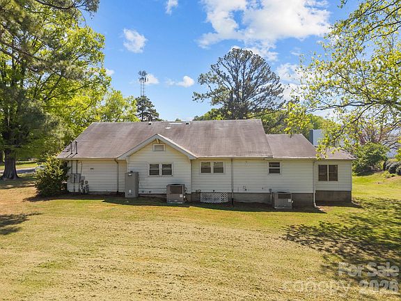 4th image of 1311 Jenkins Rd