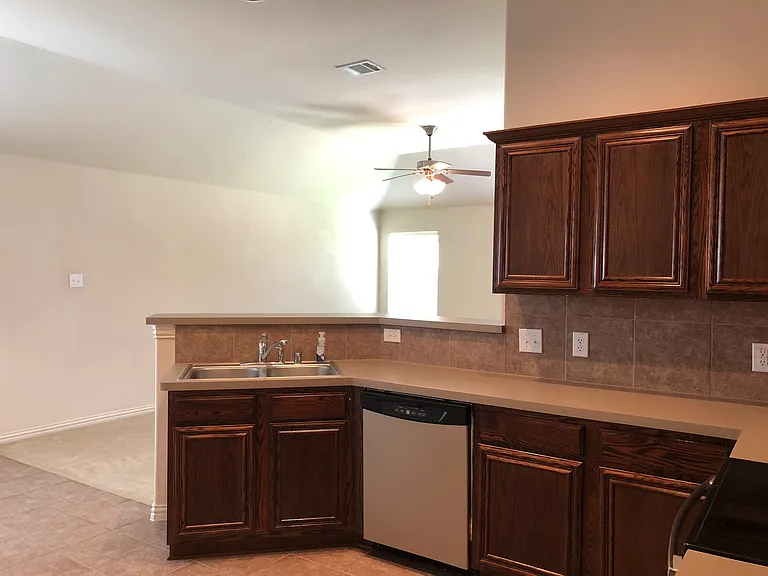 5004 Diamond Peak Ct — Photo 7