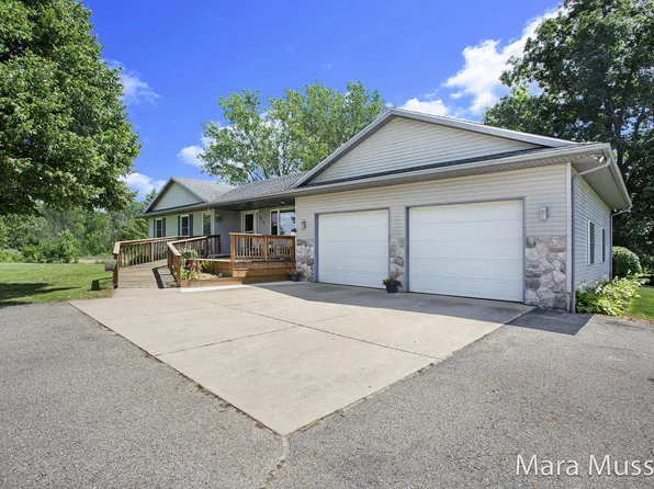 3512 14th St, Wayland, MI 49348