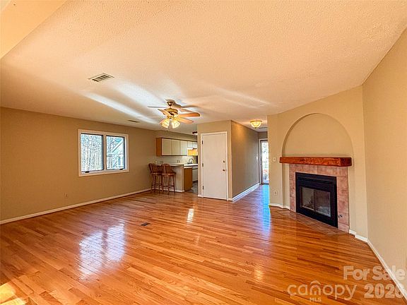 5th image of 1011 21st Ave NE