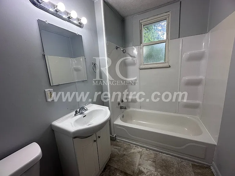 708 Harmon St — Photo 5