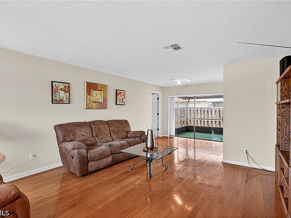 3rd image of 9708 Foxglove Cir