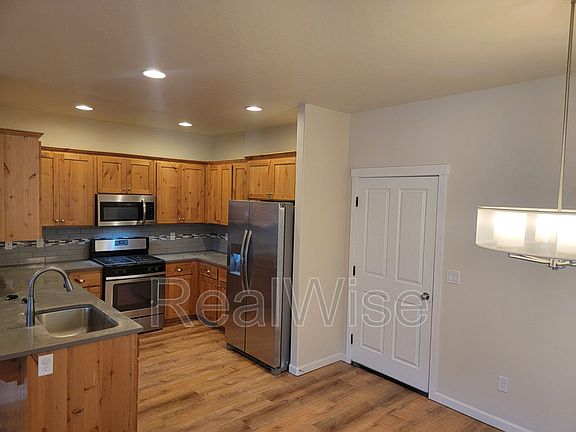 5th image of 170 NW 30th St