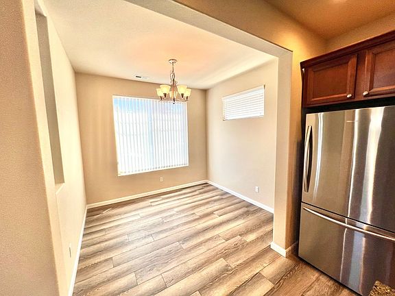 5th image of 535 Meadowwood Dr SW
