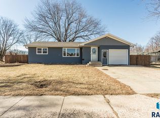 209 S Albert St, Freeman, SD 57029