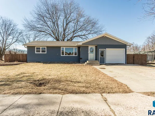 209 S Albert St, Freeman, SD 57029