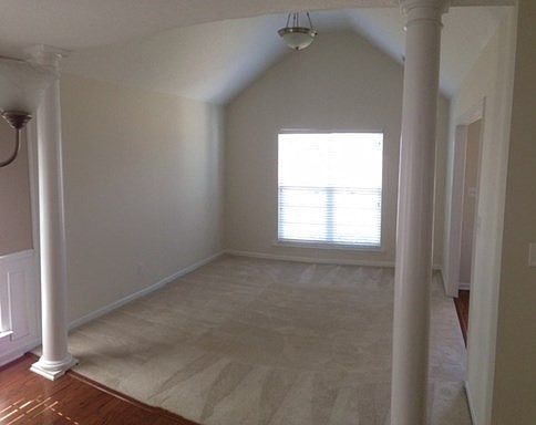 2nd image of 3010 Parkridge Dr