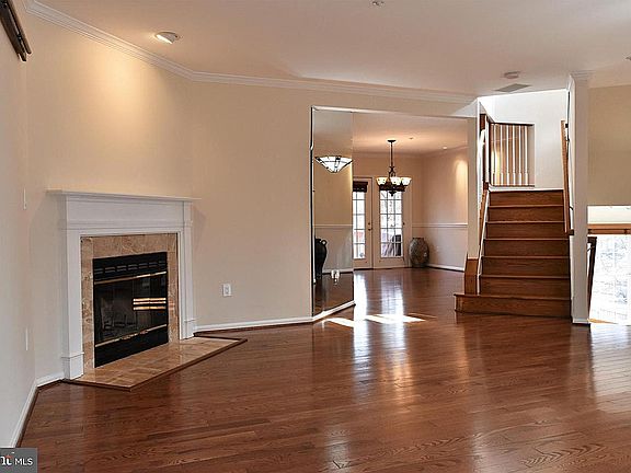 4th image of 11301 Hollowstone Dr
