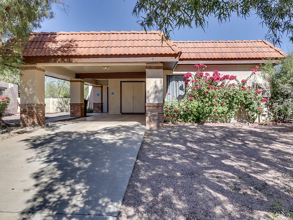 1st image of 2611 N Doral Cir
