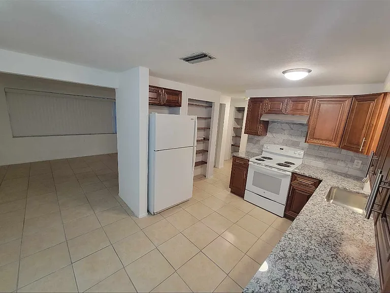 3648 Hendrix St — Photo 5
