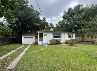 5543 Lakewood Cir E, Jacksonville, FL 32207