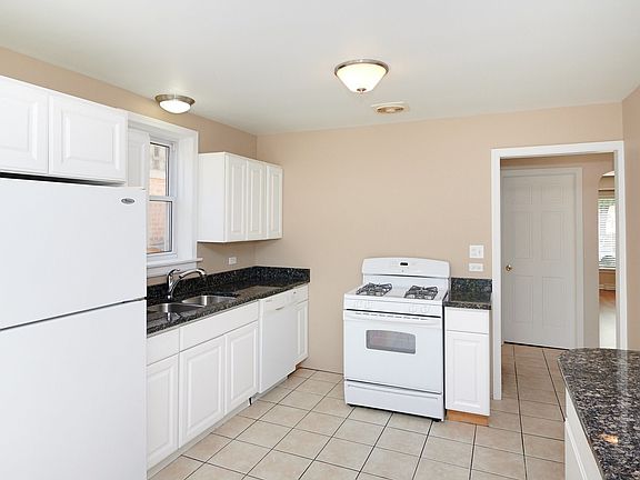 4th image of 824 Dunlop Ave