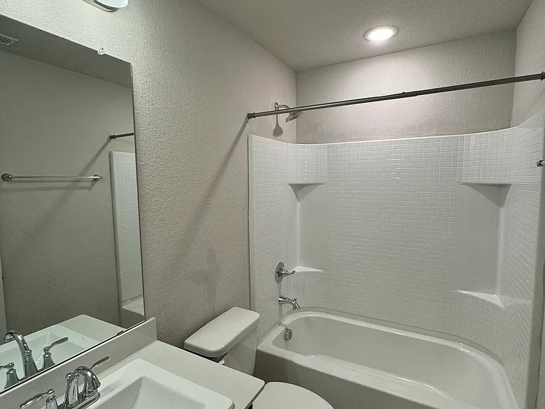 6033 Seguin Ct — Photo 7