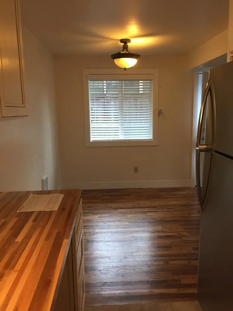 2 bed, 900 sqft, $2,300 — Photo 4