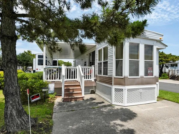 3665 Sandpiper Rd #198, Virginia Beach, VA 23456
