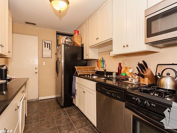 4th image of 906 W Grace St #916