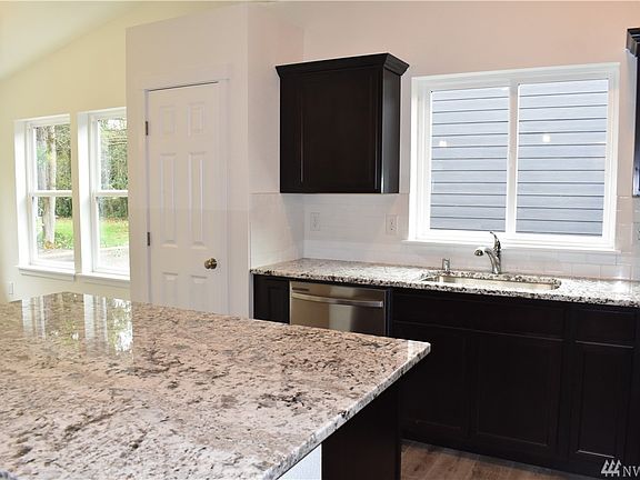 4th image of 557 Ocean Shores Blvd SW