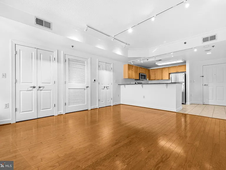 777 7th St NW #1003 — Photo 13
