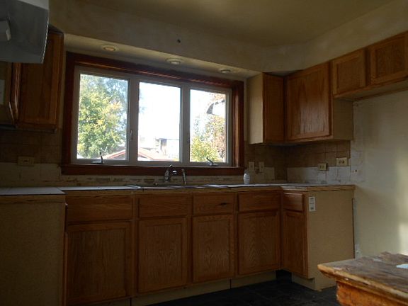 5th image of 11021 S Eberhart Ave