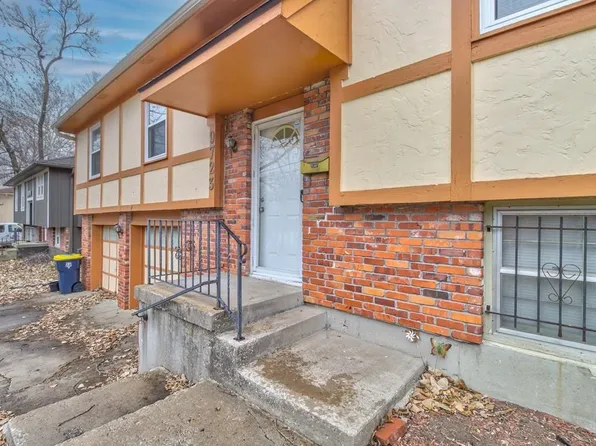 9723 Hillcrest Rd, Kansas City, MO 64134