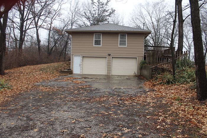 1st image of 3821 Lakeview Dr