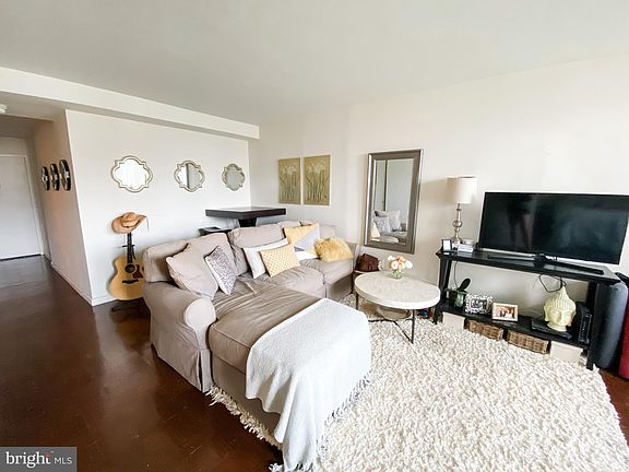 3rd image of 604-36 S Washington Sq APT 1306