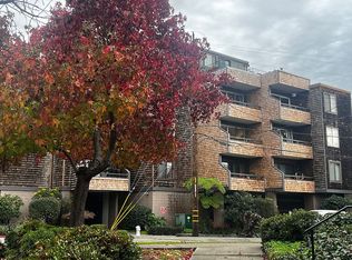 696 Athol Ave APT 302, Oakland, CA 94610