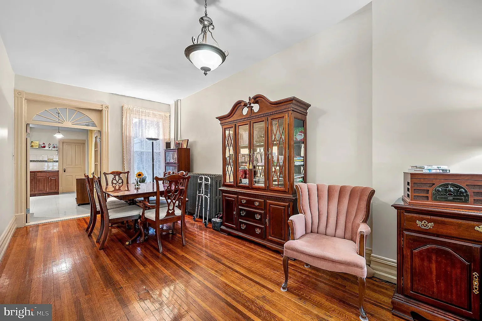 1 bed, 1200 sqft, $1,350 — Photo 1