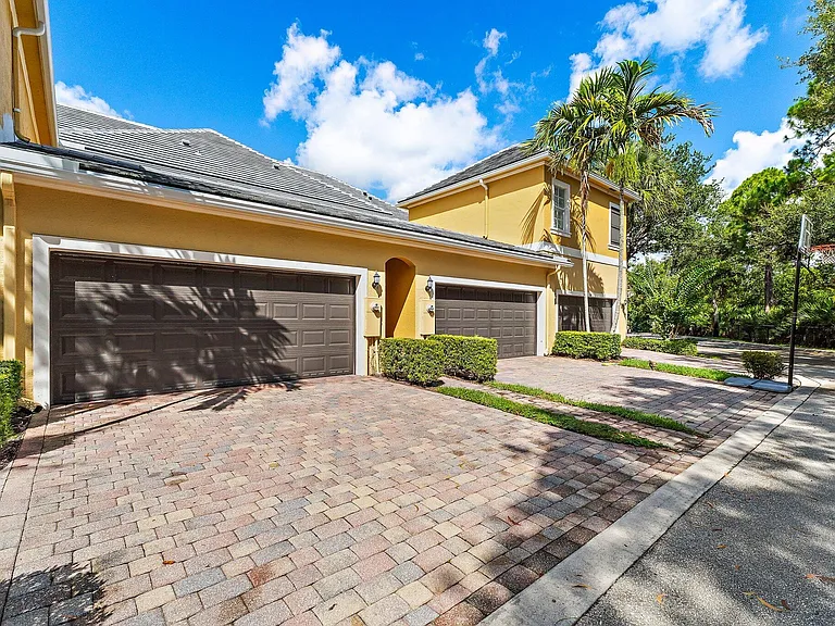 150 Lismore Ln — Photo 46
