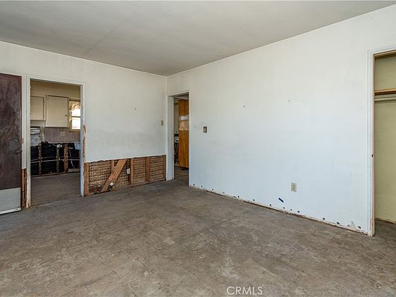 3rd image of 16023 S Manhattan Pl