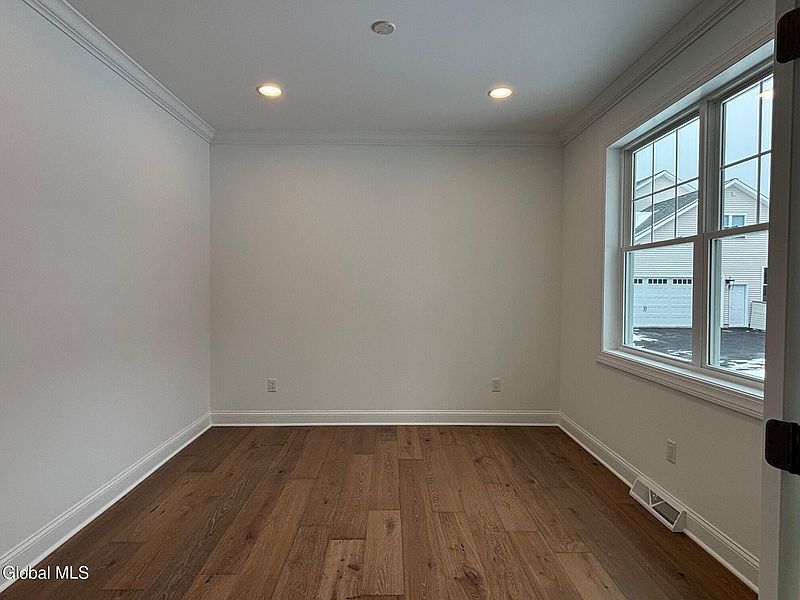 5th image of 34 Eastpointe Drive