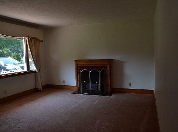 2nd image of 152 Parkway Dr