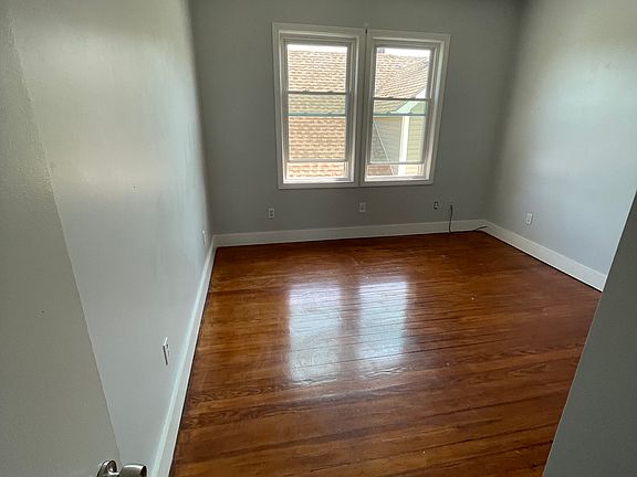 4th image of 105-107 Yorkshire St #3