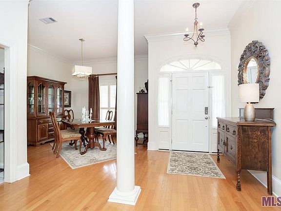 3rd image of 4404 Roseland Dr