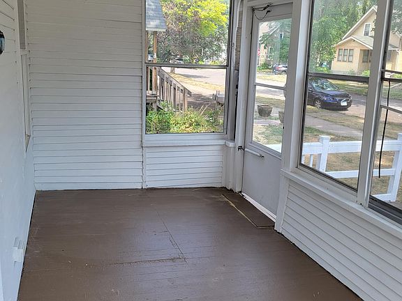 2nd image of 1045 24th Ave SE