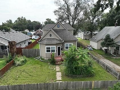 1st image of 2821 E Walnut St