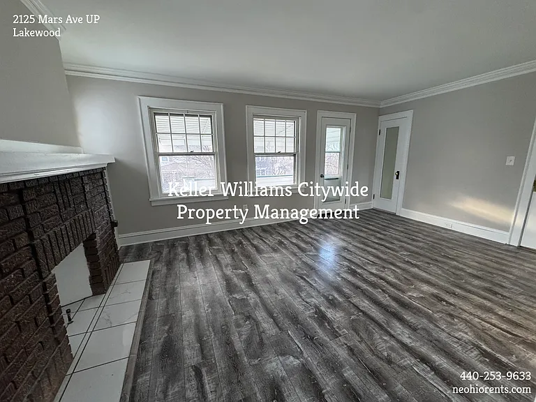 3 bedroom with a den 2 full bath up unit in Lakewood — Photo 16