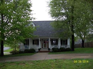 101 Raintree Dr, Paducah, KY 42001