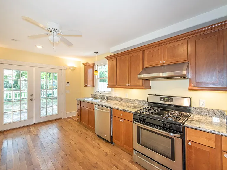 Beautiful kitchen with brazilian granite countertops.