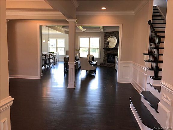 2nd image of 1039 Wellington Ave #71