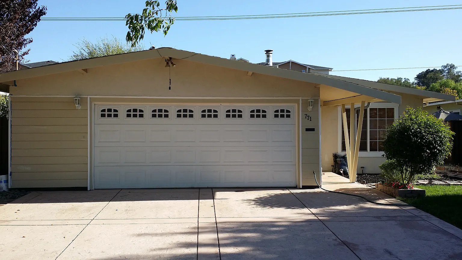 771 El Rancho Dr photo 1