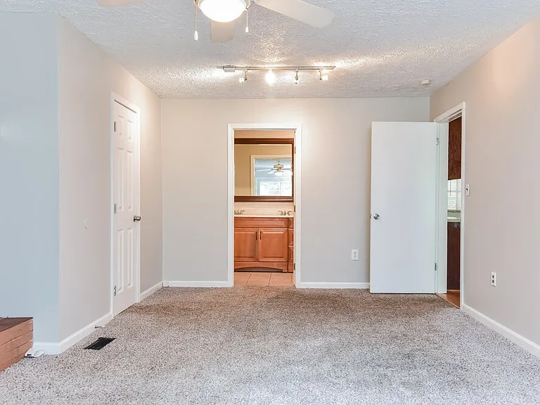 160 Swan Lake Dr — Photo 11
